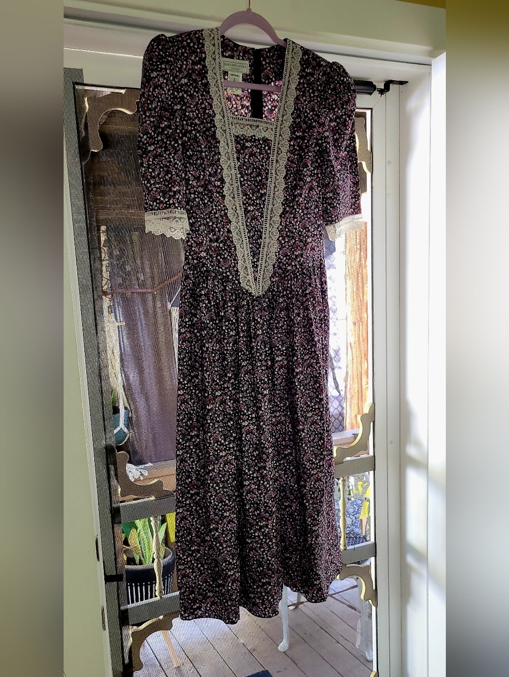 Vintage Jessica McClintock Gunne Sax cotton&lace Floral Midi Dress. Fits Size 4.